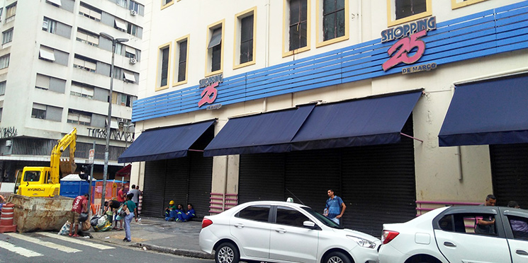 Interdição de shopping não inibe pirataria na 25 de março