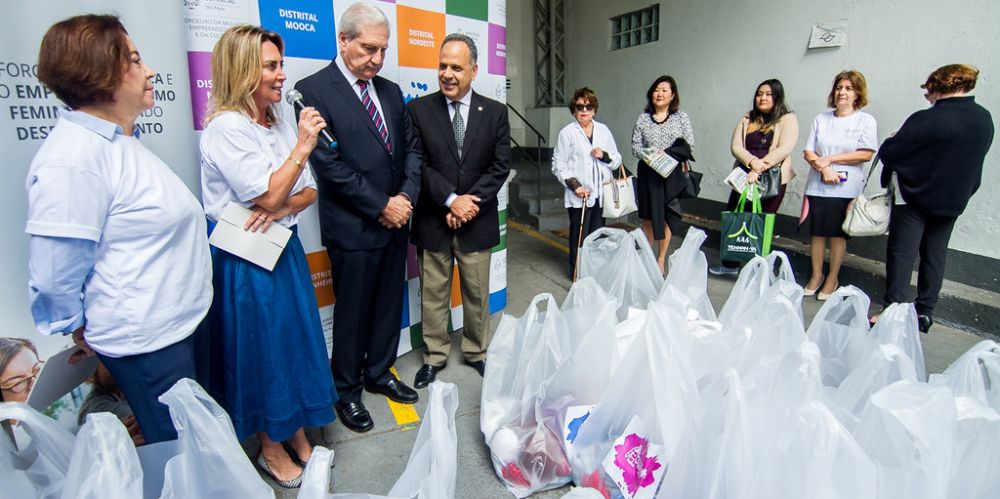 ACSP entrega doações para Campanha do Agasalho 