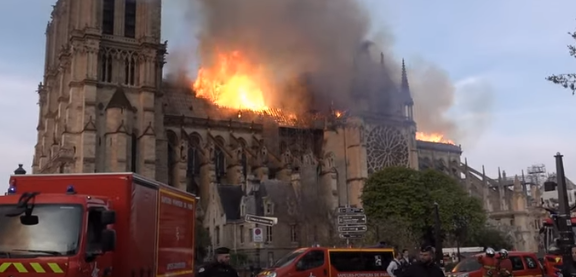 França vai criar fundo para restaurar Notre Dame