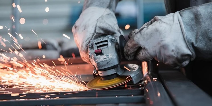 Atividade econômica desacelera alta a 0,86% em outubro  