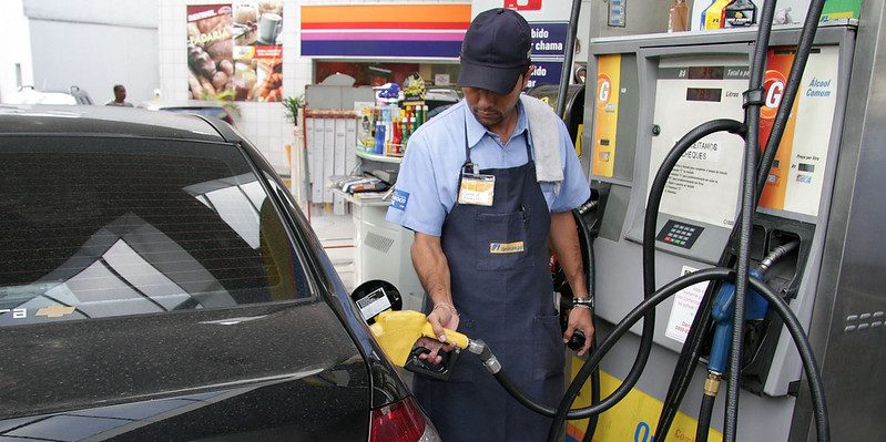 Estados prorrogam congelamento do ICMS de combustíveis 