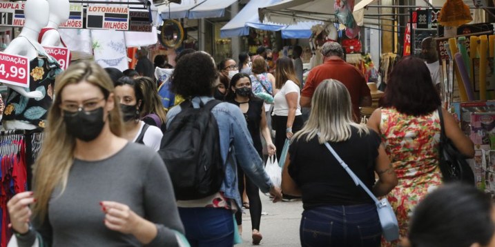 Uso de máscara no comércio e em escritórios será opcional em SP