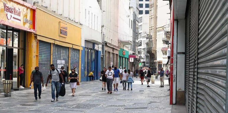 Fluxo de consumidores em lojas físicas cresce 77% em maio 