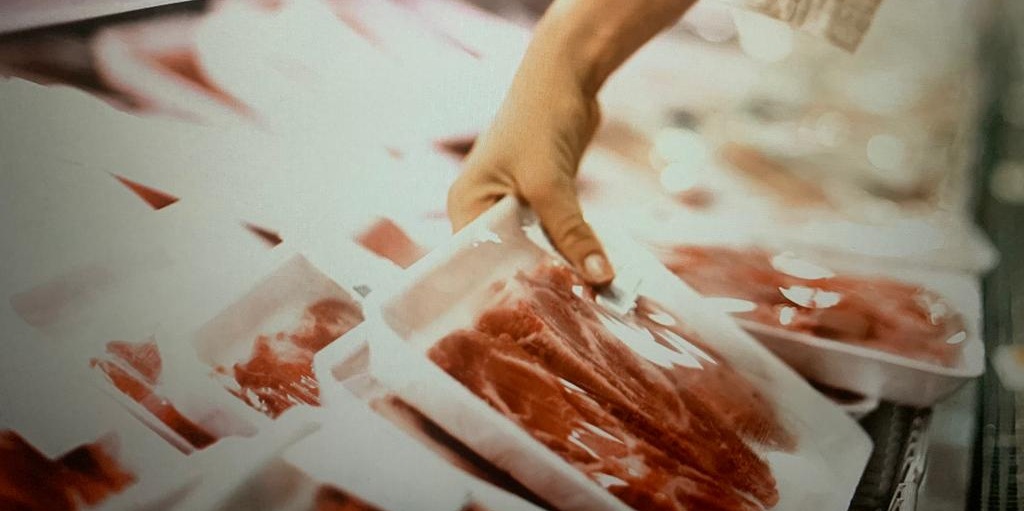 Com crise e pandemia, crescem furtos de carnes em supermercados 