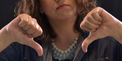 Confiança do consumidor recua em dezembro: a quarta queda seguida