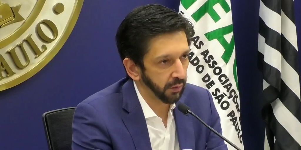 Comércio da cidade de SP só poderá atender clientes com vacina em dia