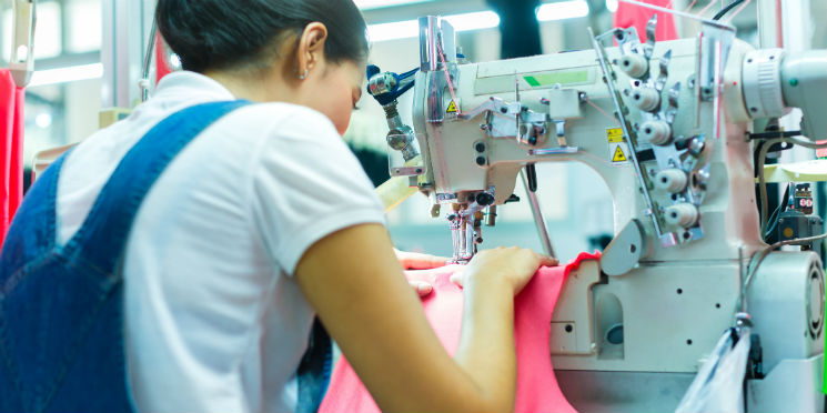 Produção de roupas no Brasil volta a 2016 