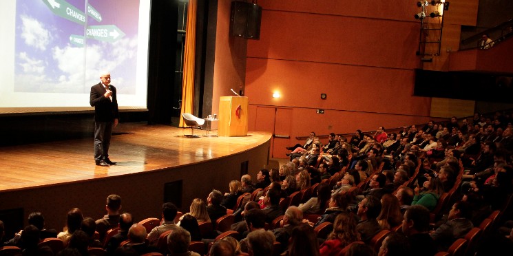 "A regra do mundo é a mudança", diz Karnal