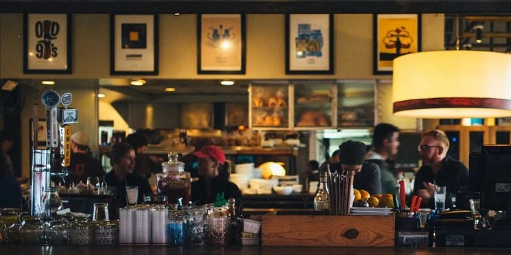 O ressurgimento de bares no estilo speakeasy em São Paulo