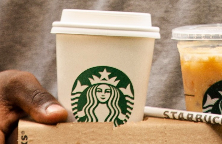 Starbucks traz ex-líder da Chipotle para recuperar a rede