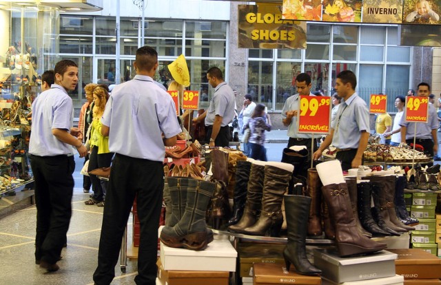 Comércio sofre com debandada de funcionários e falta de mão de obra qualificada