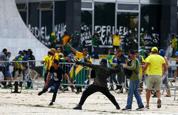 Associações comerciais repudiam ataques às sedes dos Três Poderes