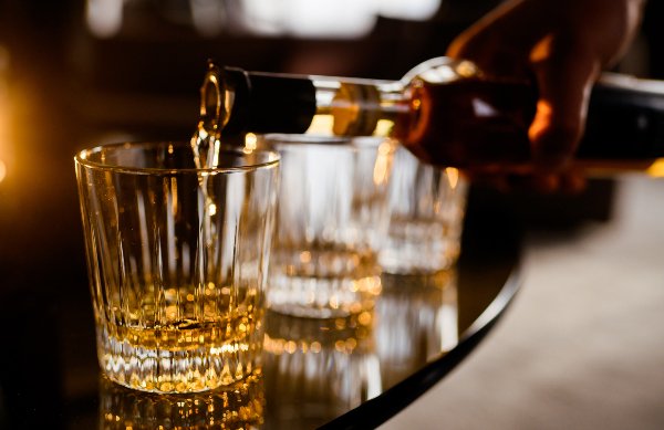 Exportação de cachaça atinge R$ 18,4 mi, valor 54,7% maior que o de 2021