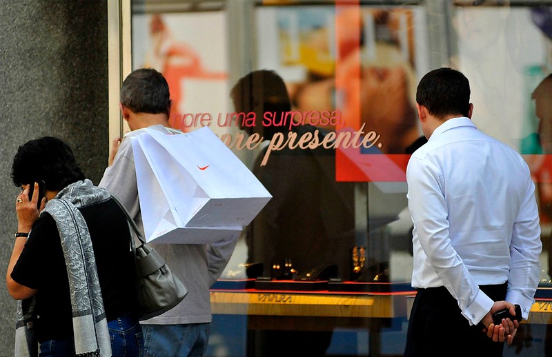 Vendas do varejo cresceram 1% em março, aponta IBGE