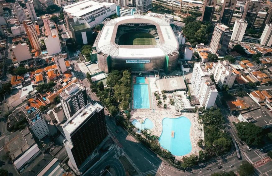 Que tal fecharmos a Rua Palestra Itália para carros?