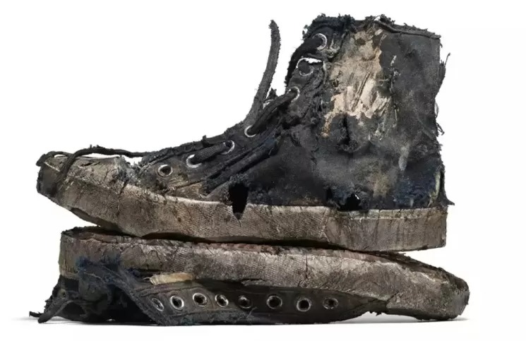 Como (e por que) a Balenciaga faz 'lixo' virar moda