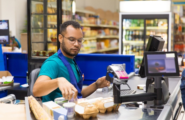 Supermercados sofrem para preencher as 350 mil vagas de emprego abertas