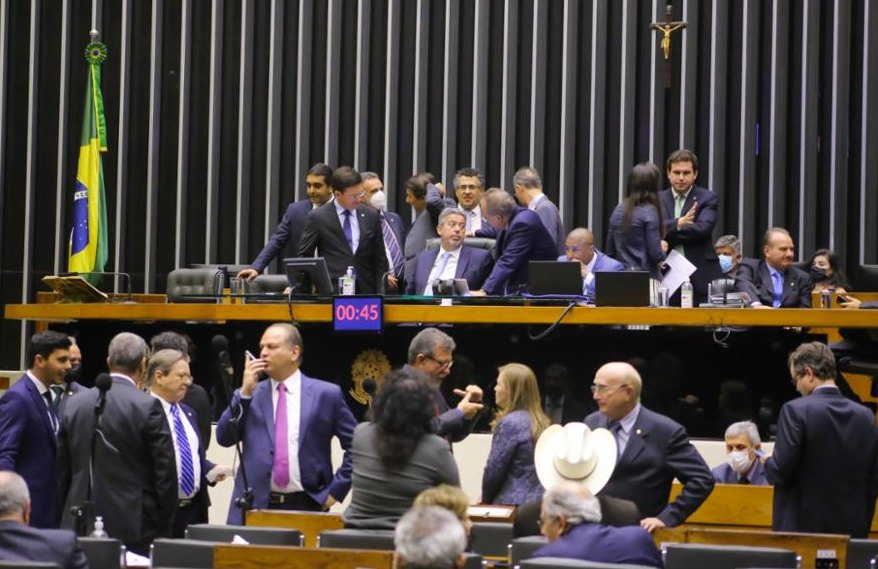 Câmara discute proposta que prevê Código de Defesa do Contribuinte