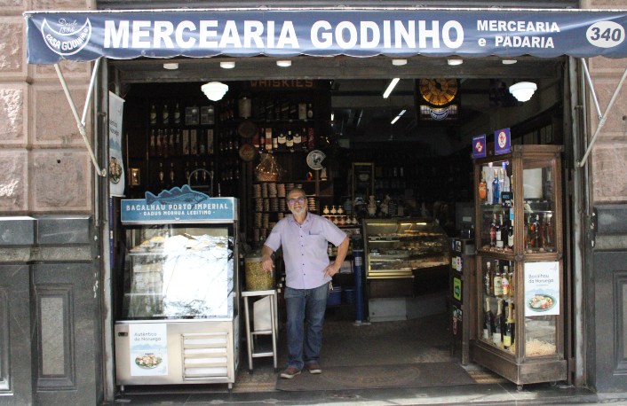 Dia do comerciante: eles resistem