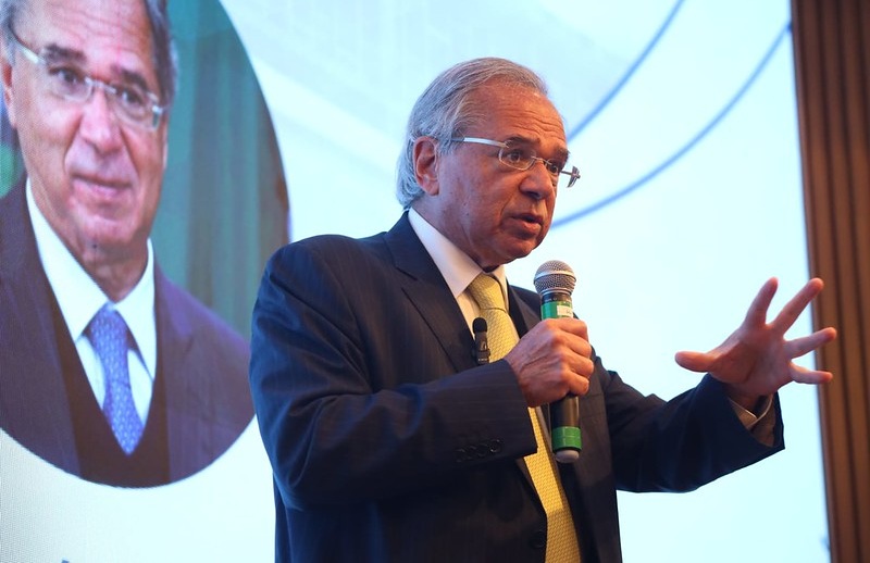 Guedes afirma que salário mínimo terá reajuste acima da inflação