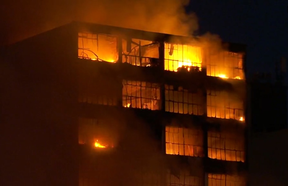 Prefeitura prevê uma semana para reabrir região da 25 de Março após incêndio