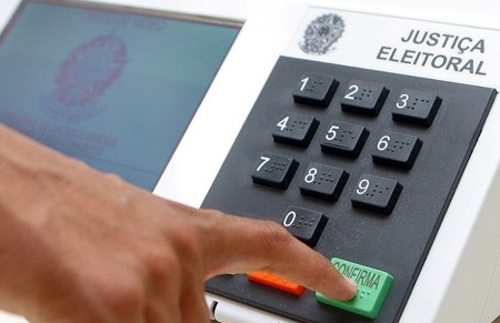 É hora do voto distrital