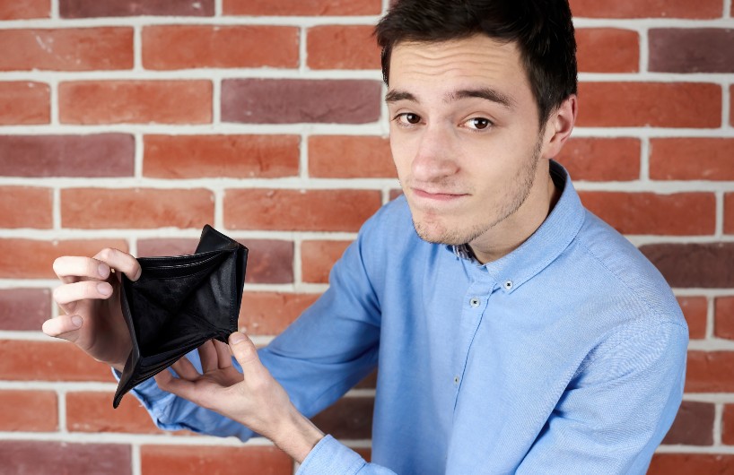 CNC: endividados aumentam, mas inadimplência melhora