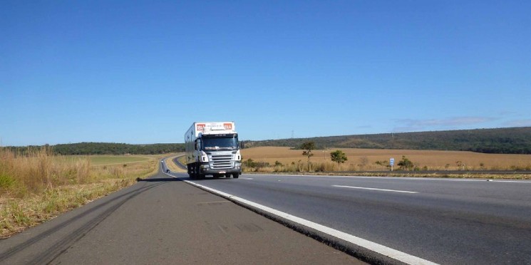 Caminhoneiros e transportadores já podem atuar como MEIs