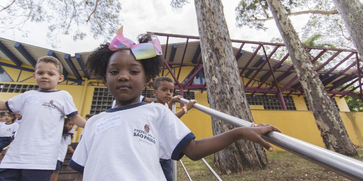 Prefeitura credencia lojistas para venda de uniformes escolares
