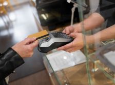 Oferta de crédito pelas grandes varejistas pode atingir R$ 83 bi em 2026