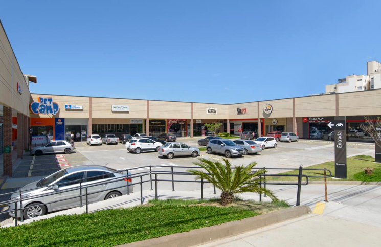 Conceito de strip mall desafia a identidade urbana brasileira