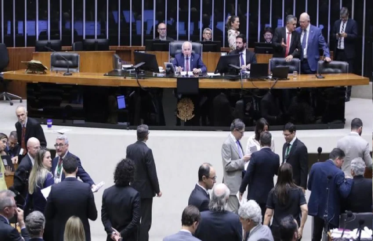 Câmara aprova texto-base para reoneração gradual da folha