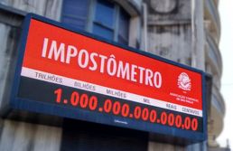 Impostômetro, 20 anos: apetite do Fisco fez painel mudar para comportar 'trilhões'