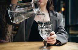 Lei paulista que obriga restaurante a dar água de graça é suspensa