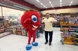 Conheça José Albecir da Silva, o camelô que morou na rua e virou dono de supermercados 