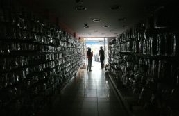 Imóveis continuam sem energia na Grande SP. ACSP estima prejuízo de R$ 93 milhões no comércio