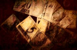 Lá vai o monstrengo tributário descendo a ladeira