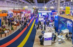 Robô hostess, checkout híbrido, muita IA e outras novidades da Autocom 2025