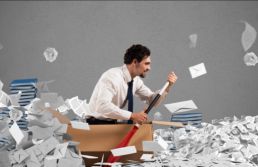 Custo regulatório consumiu R$ 243,7 bilhões da indústria em 2023, afirma CNI