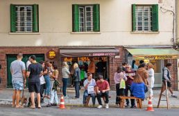 Portinhas de comércio tomam ruas da Vila Buarque, na região central de SP