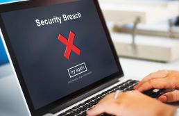 Apagão cibernético global atrasa voos e prejudica serviços bancários 