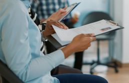 Emprego formal alcança patamar recorde no trimestre até abril