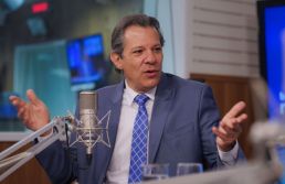 Ou compensa a desoneração ou reonera a folha, diz Haddad