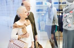 Levantamento mostra despreparo de empresas para atender público 50+