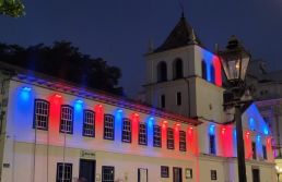 Volta da iluminação a gás no centro histórico de São Paulo movimenta região