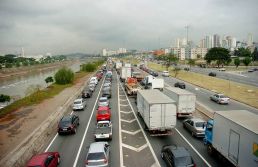 Rodízio suspenso em SP e serviços municipais com horários reduzidos neste final de ano 