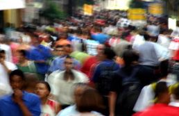 Taxa média de desemprego ficou em 5,6% em 2025, a menor já registrada