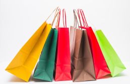 Por que a cliente abandonou uma loja para comprar em outra?