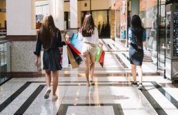 Fluxo de visitantes em shopping centers cai 9% em abril