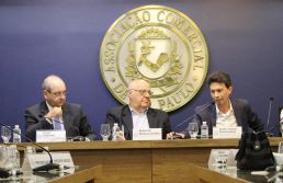 Importado até US$ 50 paga 76,8% menos imposto que similar do regime geral